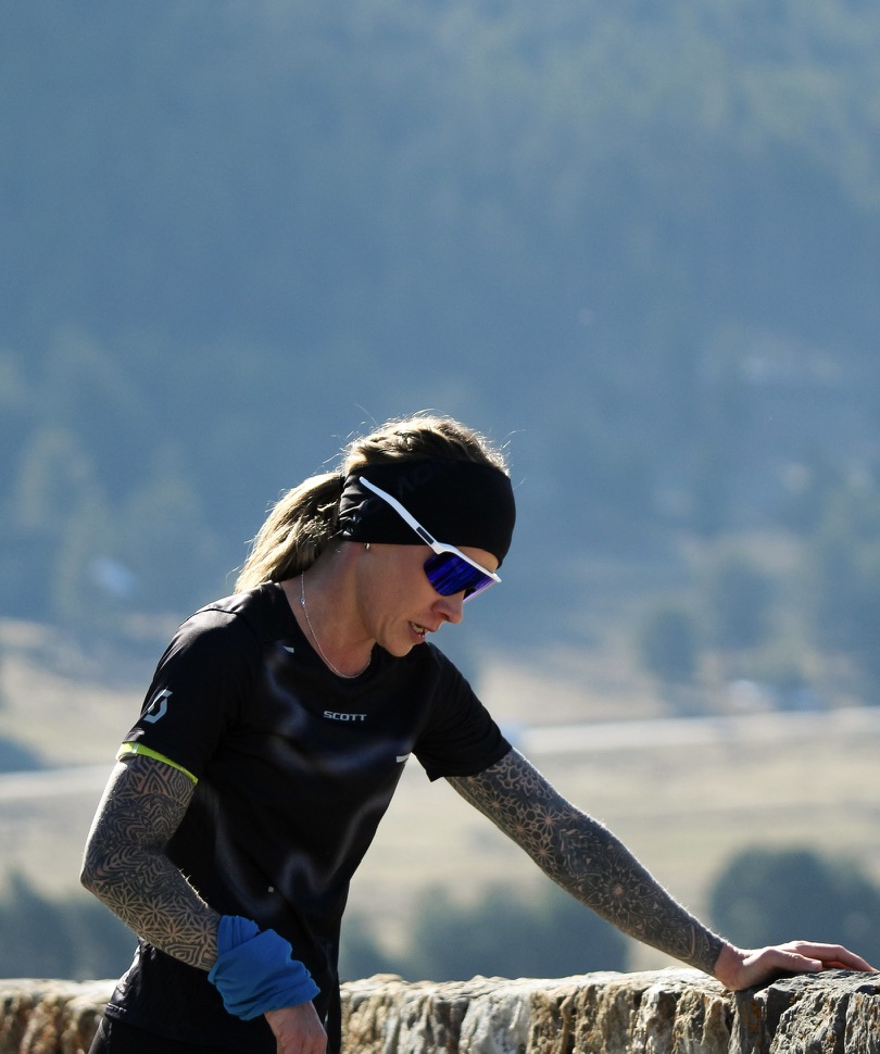 Sara Eydmann taking a break during a trail run