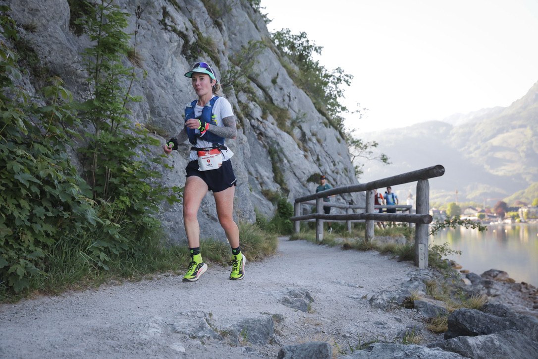 Sara Eydmann running on a mountain trail